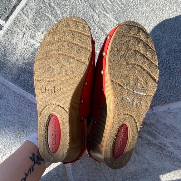 Red clog styled wedges - Picture 3 of 7